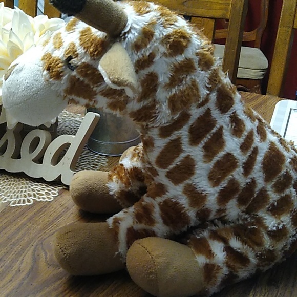 🦒Stuffed Giraffe 🦒 - Picture 4 of 7